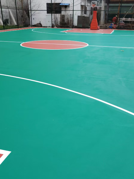 南乐 球场长期使用易出现地面开裂